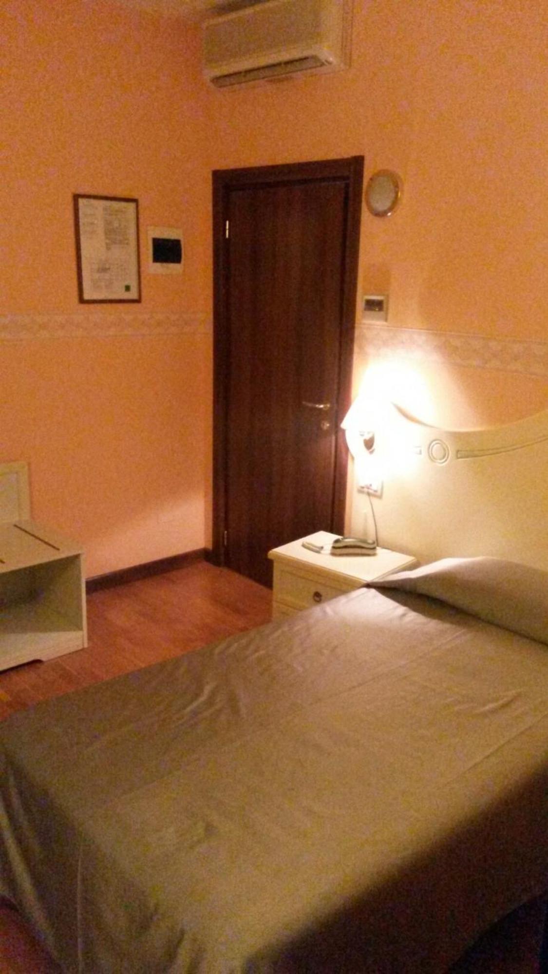 Albergo Ristorante Flora 비토리오베네토 객실 사진