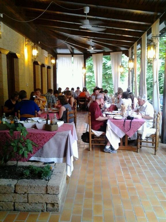 Albergo Ristorante Flora 비토리오베네토 외부 사진