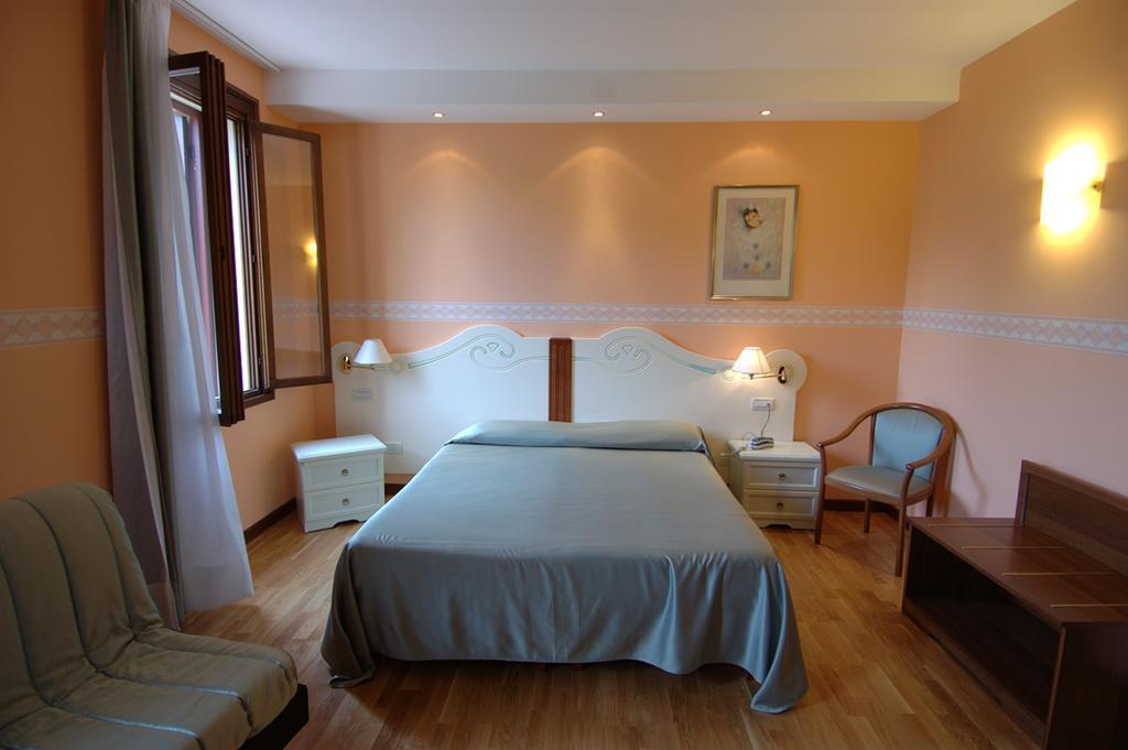 Albergo Ristorante Flora 비토리오베네토 객실 사진